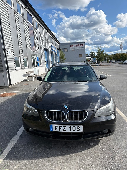 BMW 523i 2 of 7