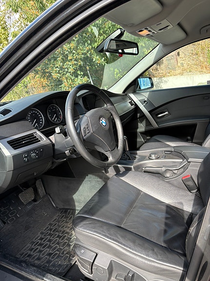 BMW 523i 4 of 7