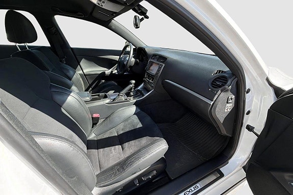 Lexus IS220d 6 of 16