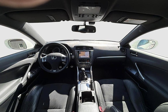 Lexus IS220d 9 of 16
