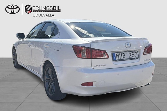 Lexus IS220d 2 of 16