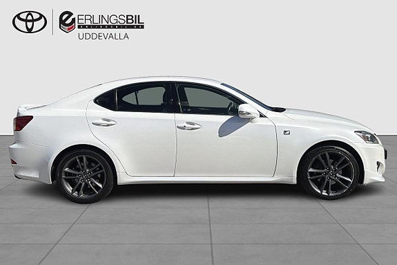 Lexus IS220d 13 of 16