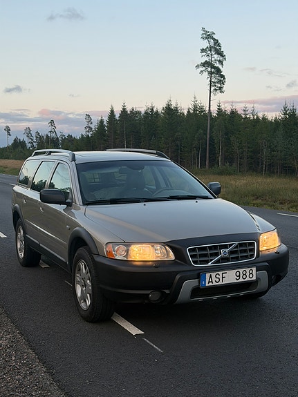 Volvo XC70 2 of 6
