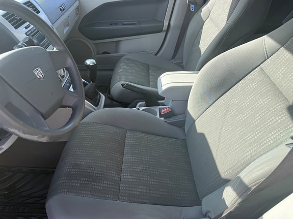 Dodge Caliber 10 of 16