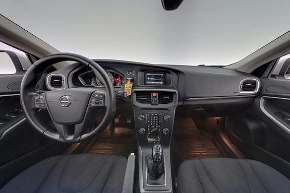 Volvo V40 12 of 29