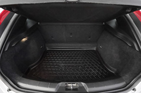Volvo V40 8 of 29