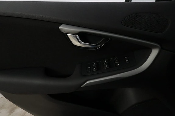 Volvo V40 27 of 29