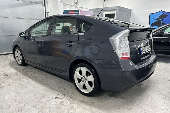 Toyota Prius 6 of 16