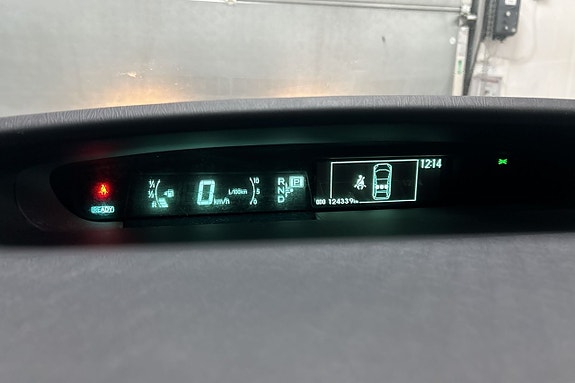 Toyota Prius 10 of 16