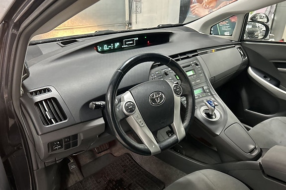 Toyota Prius 14 of 16