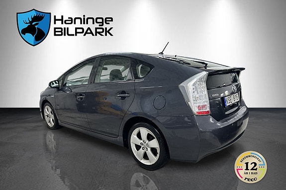 Toyota Prius 6 of 16