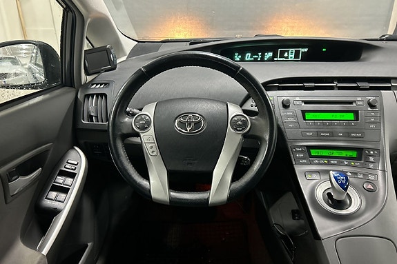 Toyota Prius 13 of 16