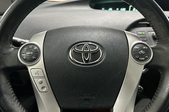 Toyota Prius 9 of 16