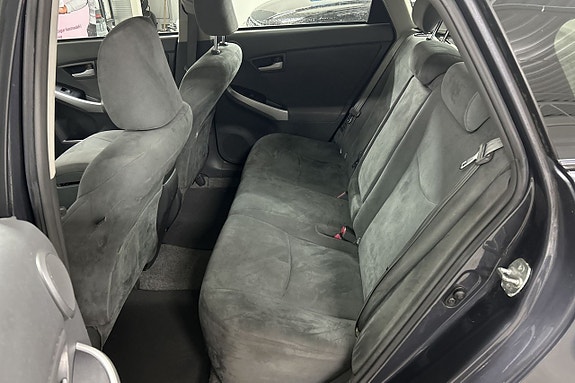 Toyota Prius 11 of 16