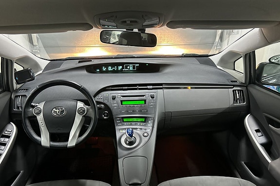 Toyota Prius 12 of 16