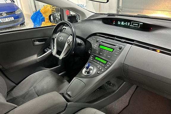 Toyota Prius 15 of 16