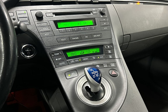 Toyota Prius 8 of 16