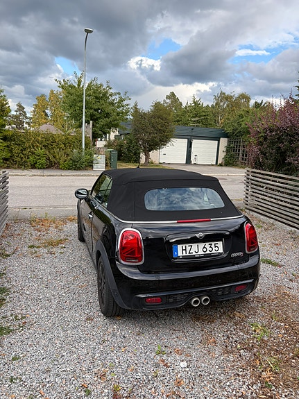 MINI Cooper S 2 of 4