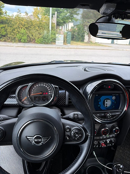 MINI Cooper S 4 of 4