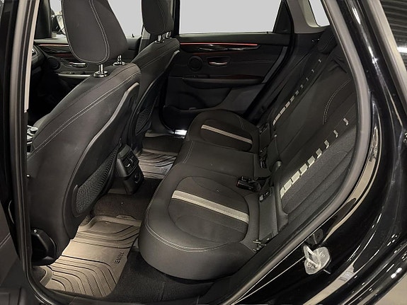 BMW 218i 8 of 19