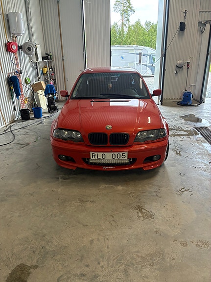 BMW 320d 2 of 5