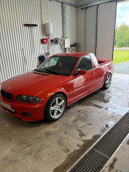 BMW 320d 3 of 5