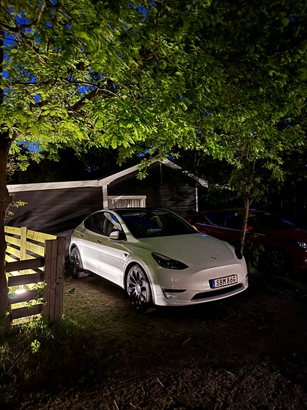 Tesla Model Y 5 of 6