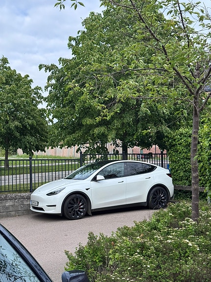 Tesla Model Y 2 of 6