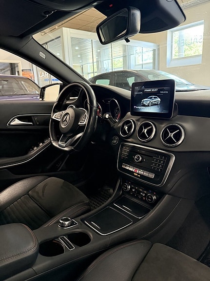 Mercedes-Benz CLA200 14 of 19