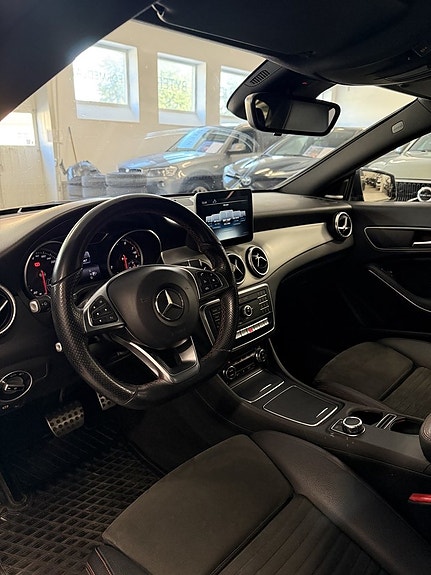 Mercedes-Benz CLA200 7 of 19