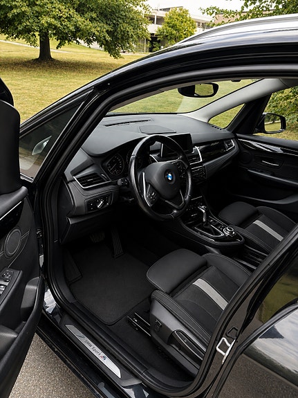 BMW 218d 3 of 3