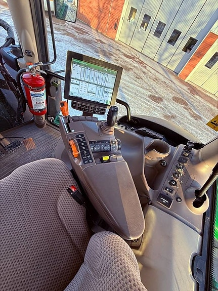 John Deere 6215R AP 12 of 13