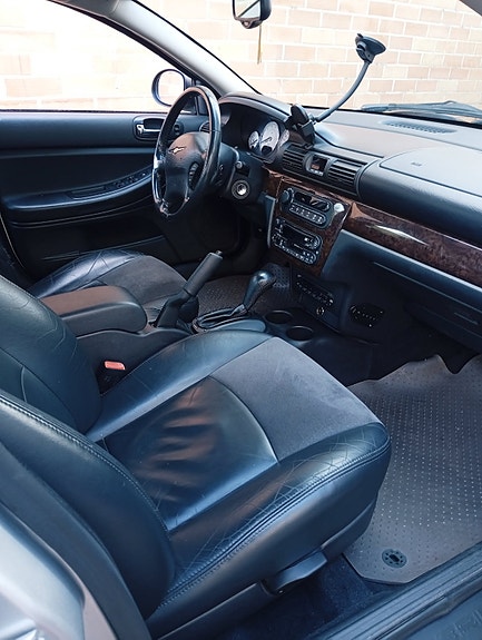 Chrysler Sebring 3 of 4