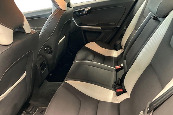 Volvo S60 12 of 28