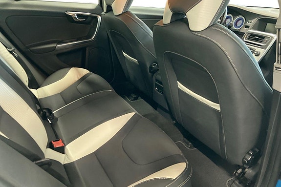 Volvo S60 11 of 28