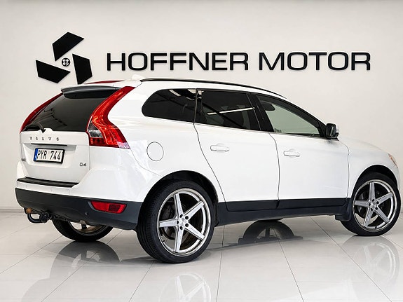 Volvo XC60 4 of 15