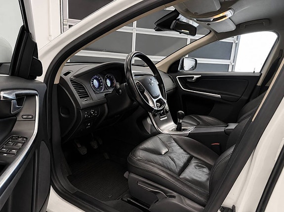 Volvo XC60 7 of 15