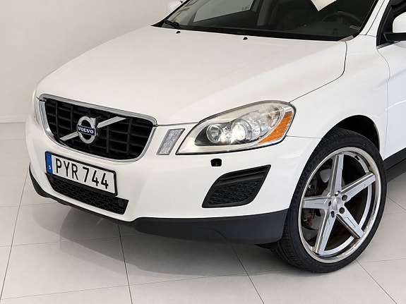 Volvo XC60 3 of 15