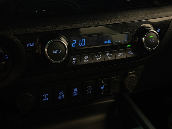 Toyota HiLux 29 of 30