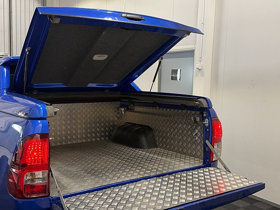 Toyota HiLux 18 of 30
