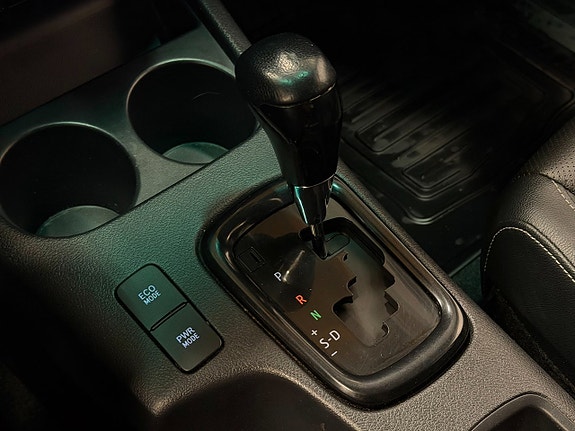 Toyota HiLux 28 of 30