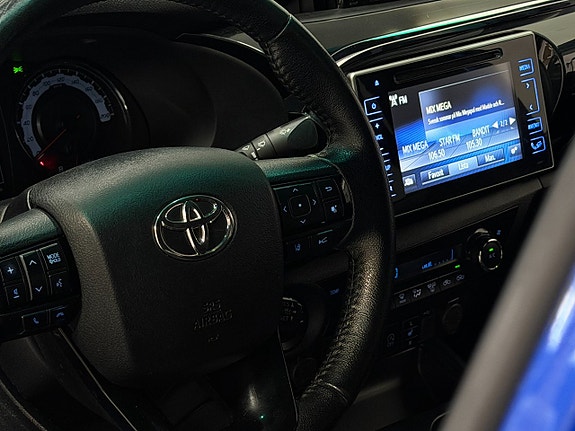 Toyota HiLux 25 of 30