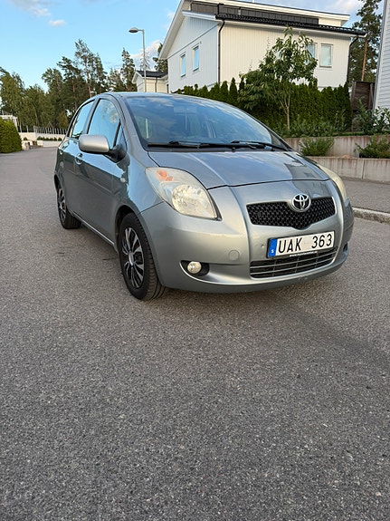 Toyota Yaris 5 of 11