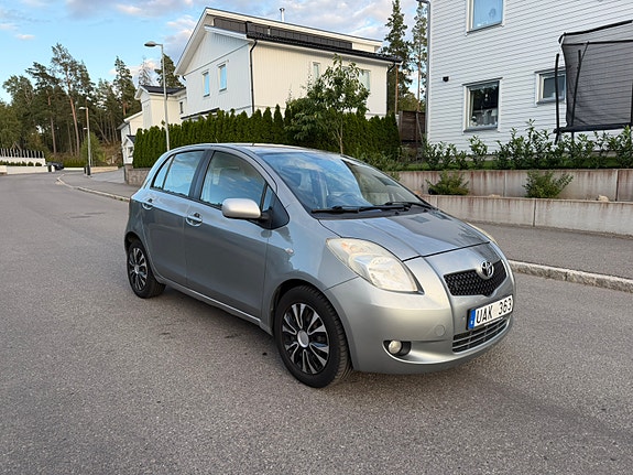 Toyota Yaris 6 of 11