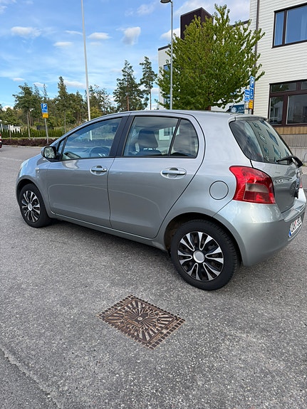 Toyota Yaris 4 of 11