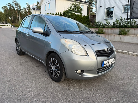 Toyota Yaris 7 of 11