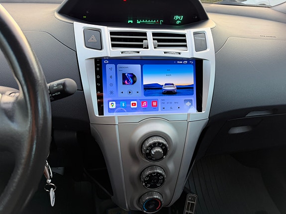 Toyota Yaris 8 of 11