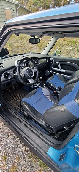 MINI Cooper S 2 of 4
