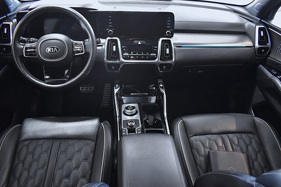 Kia Sorento 9 of 24