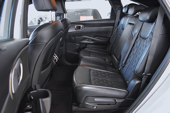 Kia Sorento 12 of 24